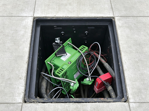 SMC-cable-manhole